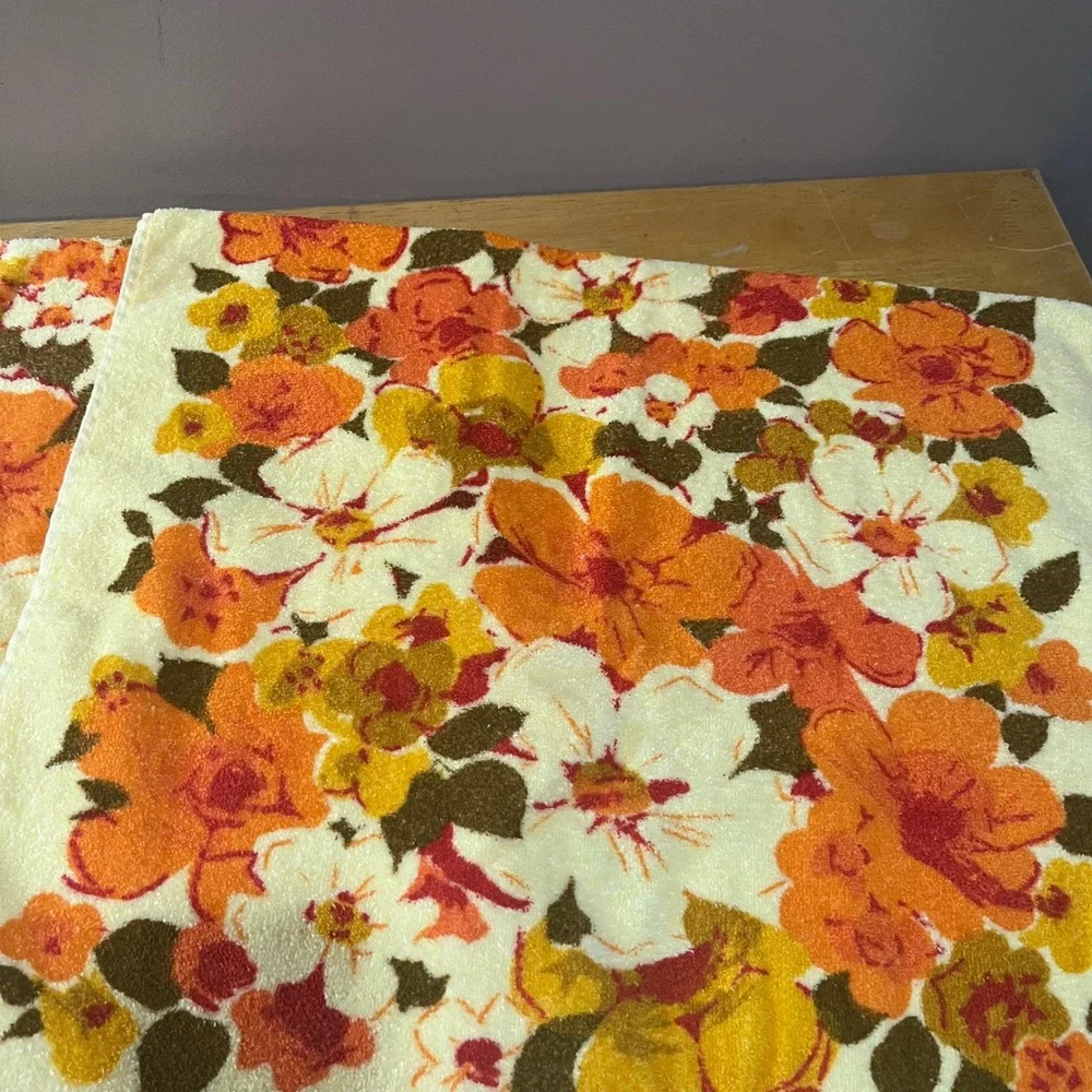 Vtg 70s Retro Floral Bath Towels Set of 2 Orange Yellow Fringed Boho MCM 40x22